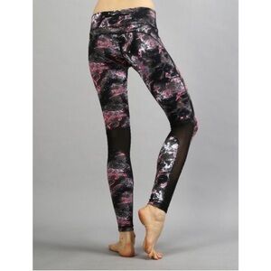 Lululemon Pink Black Lightning Bloom Activewear Leggings Size 12 Marble Pattern